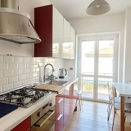 Comfortable Apartment In The Heart Of Lecco Esterno foto