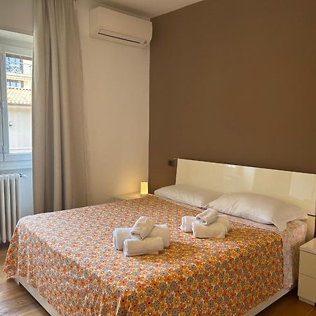 Comfortable Apartment In The Heart Of Lecco Esterno foto