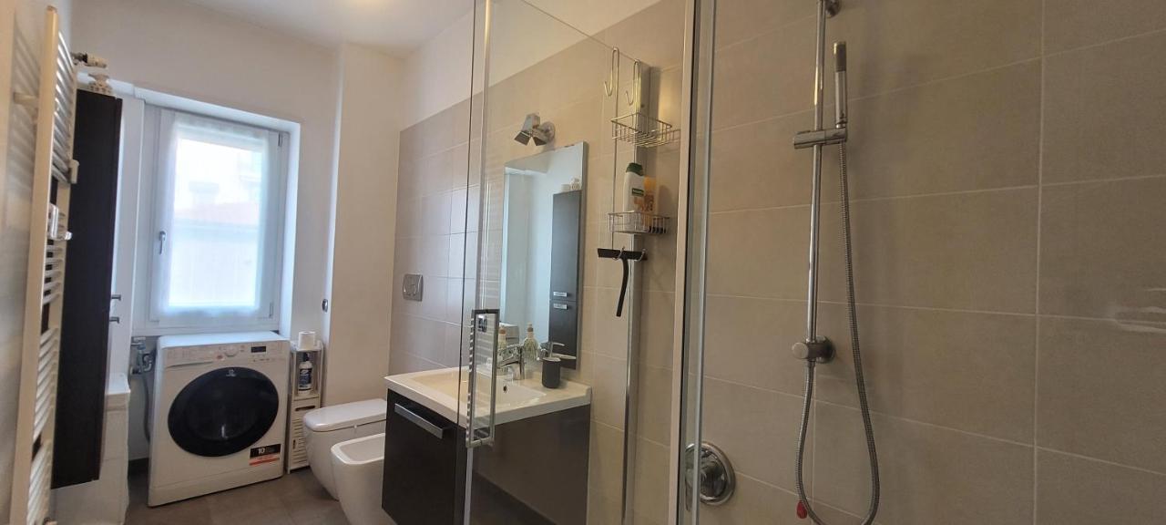 Comfortable Apartment In The Heart Of Lecco Esterno foto
