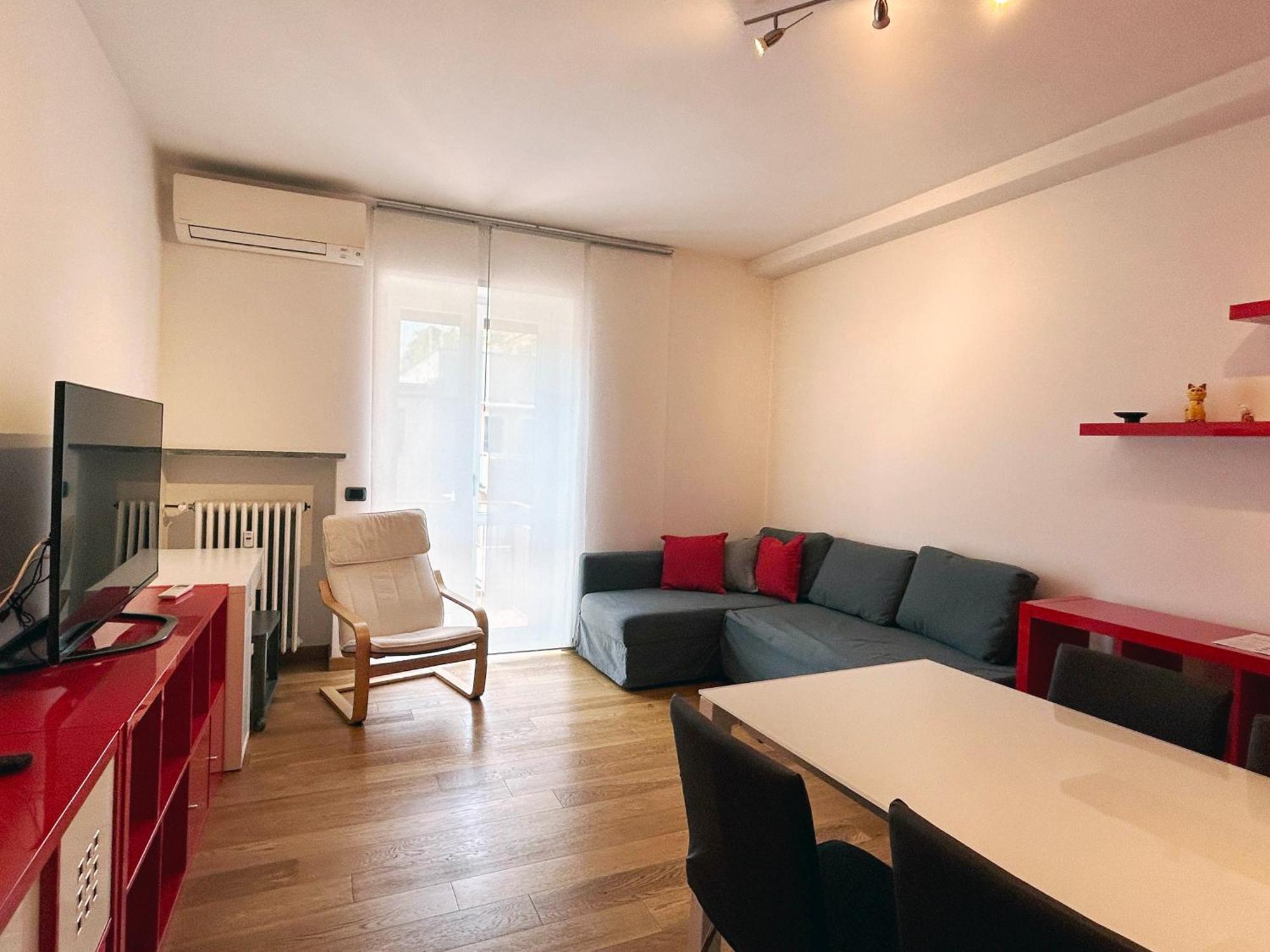 Comfortable Apartment In The Heart Of Lecco Esterno foto